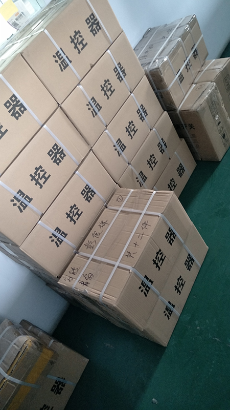發(fā)往省內(nèi)青島的500支風(fēng)機盤管溫控器開關(guān)今天發(fā)出